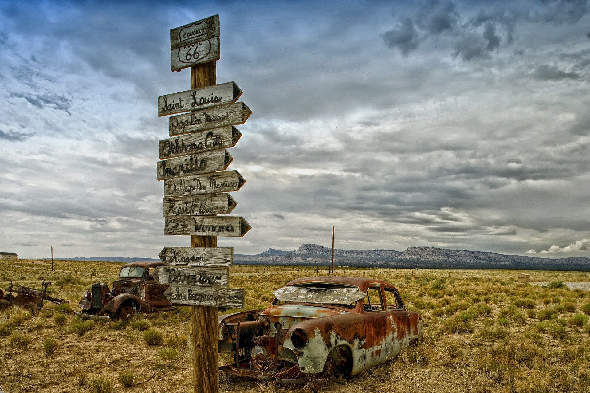 Old abandoned cars along US Route 66.